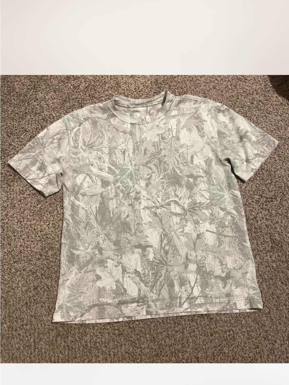 Gray Leaf-Print Short Sleeve Tee
